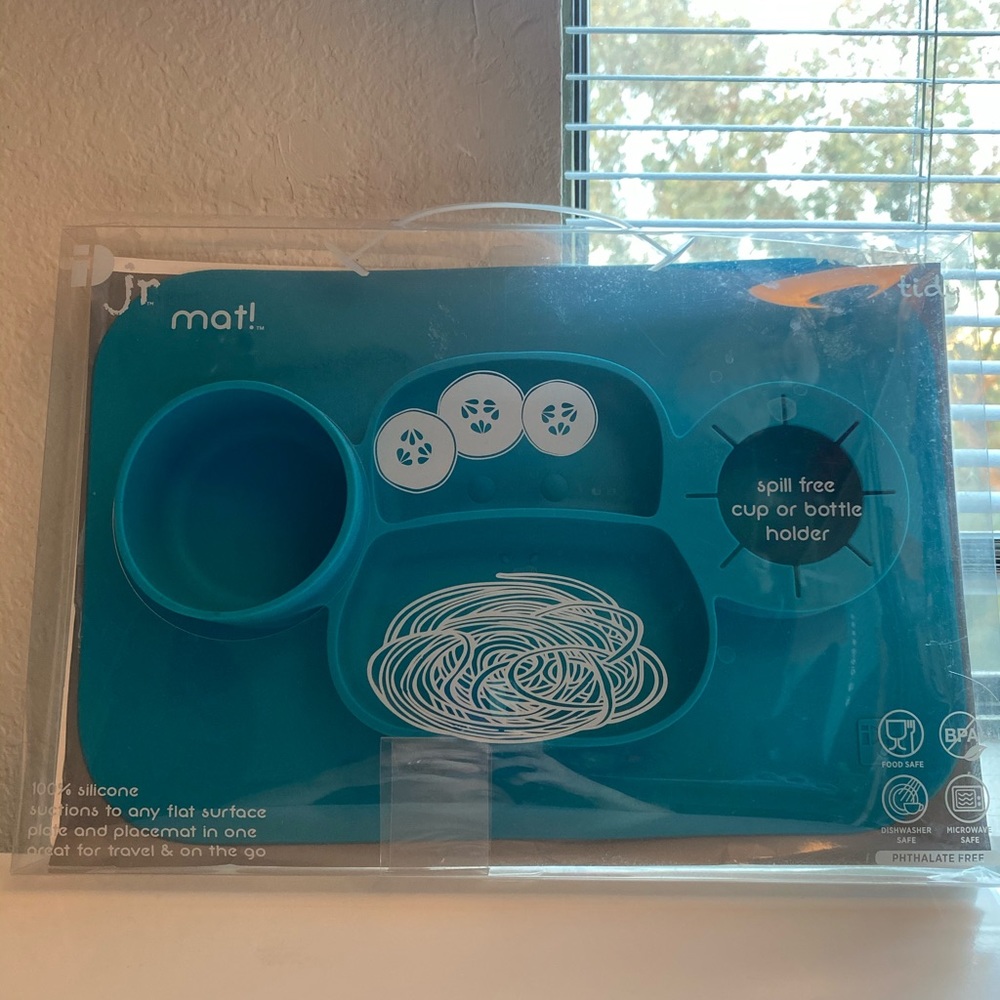 Tidy child meal placemat